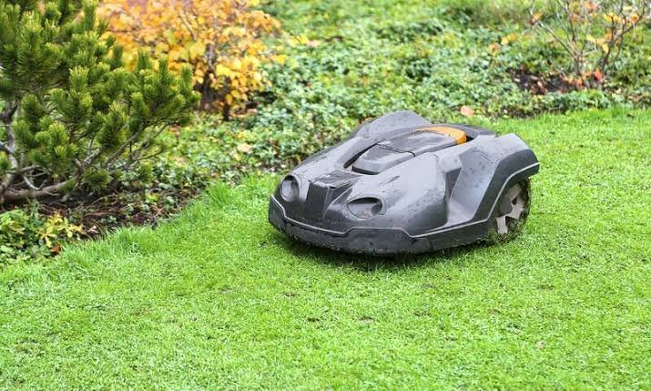 Robot tondeuse terrain difficile sans fil 2027 : top 4 AWD et guide par pente Robot tondeuse terrain difficile sans fil 2027